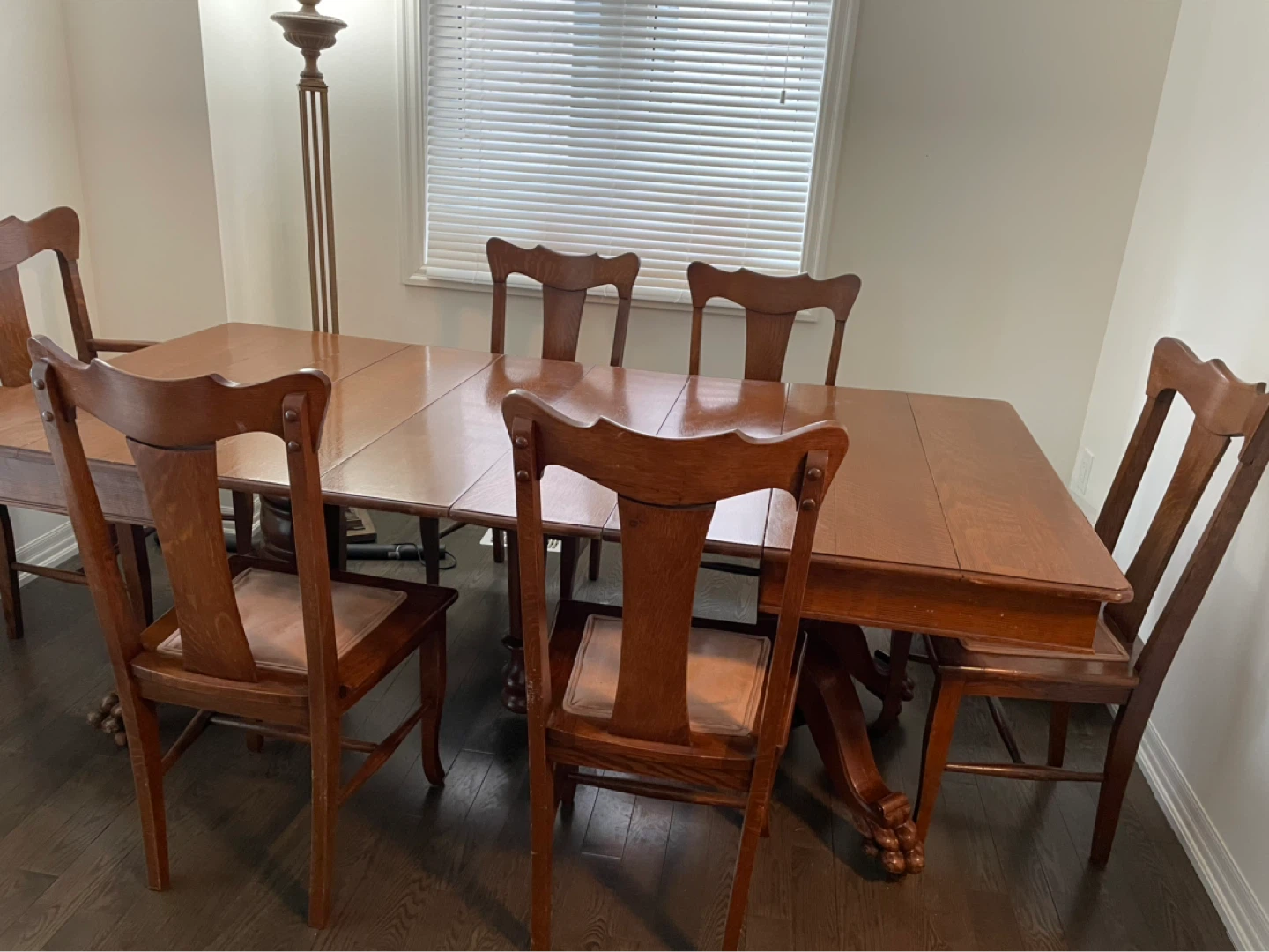 Antique Solid spiral Wooden Dining Table with 6 Chairs