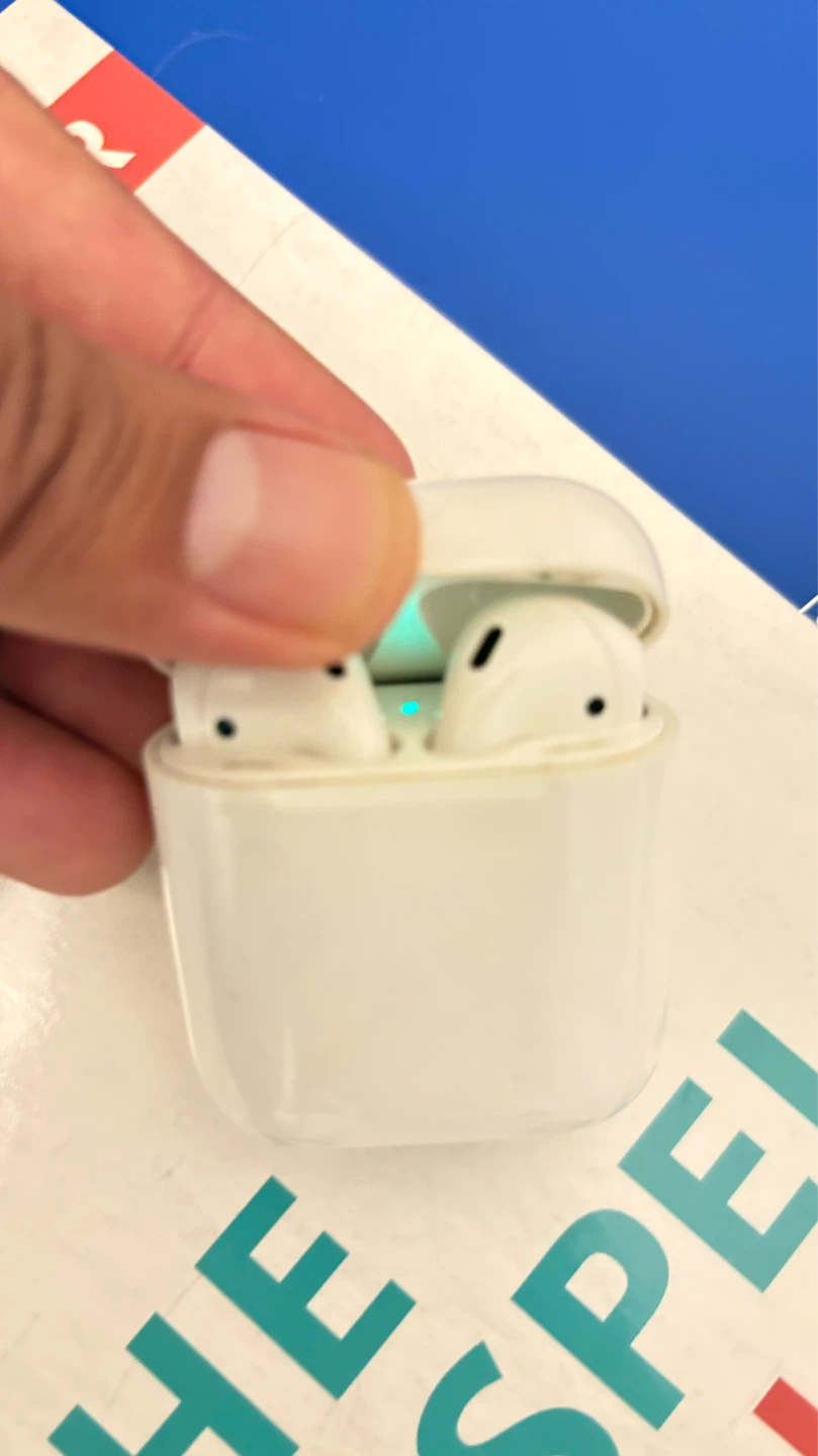 Apple AirPods - photo 2