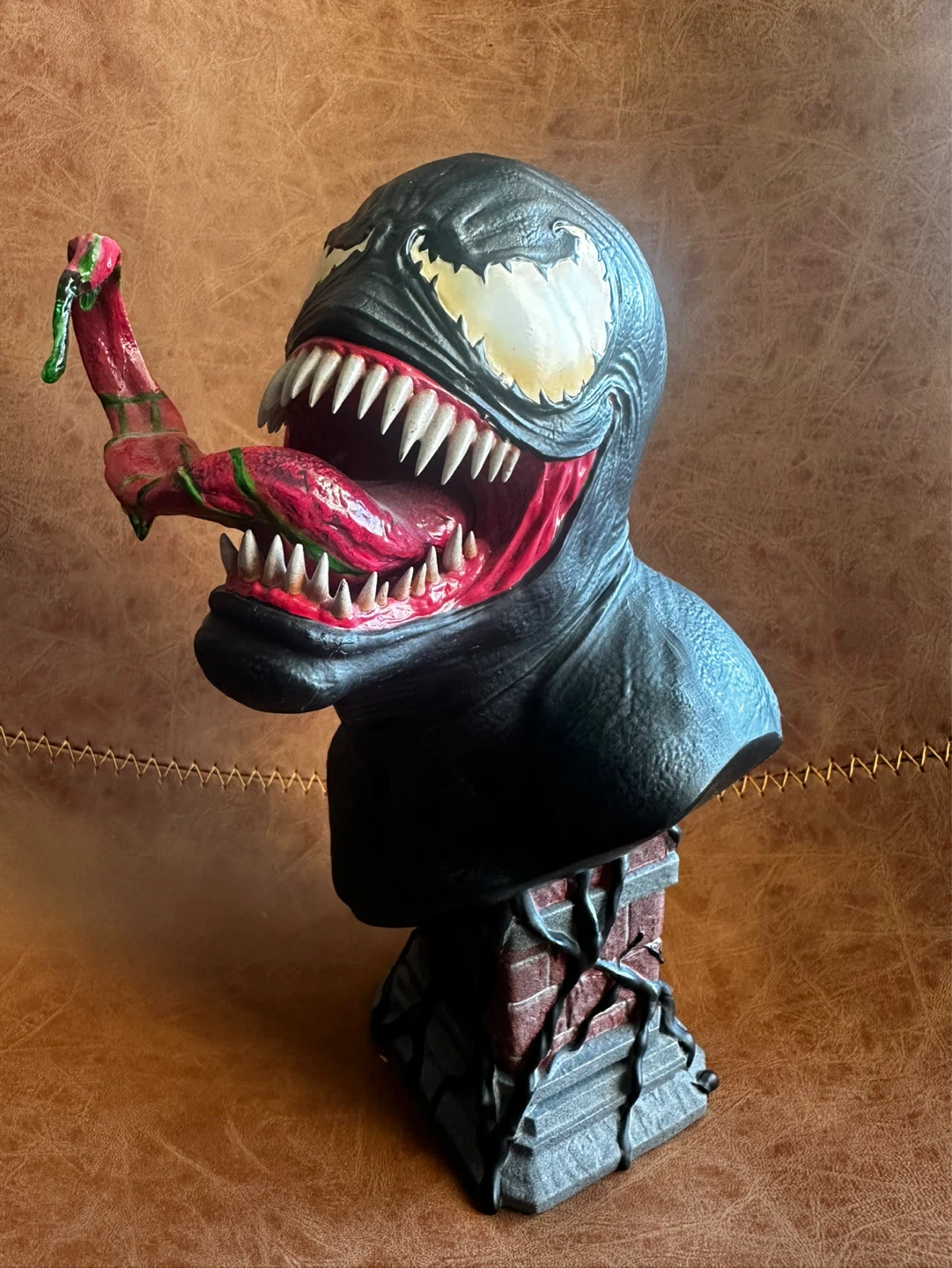 Marvel Legends Diamond Select Venom 1/2 Resin Bust - 454 of 1000