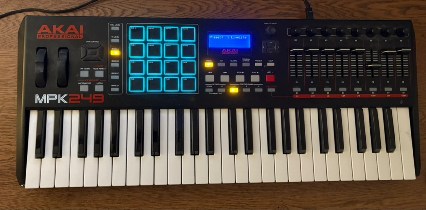 Akai MPK249 Midi Controller