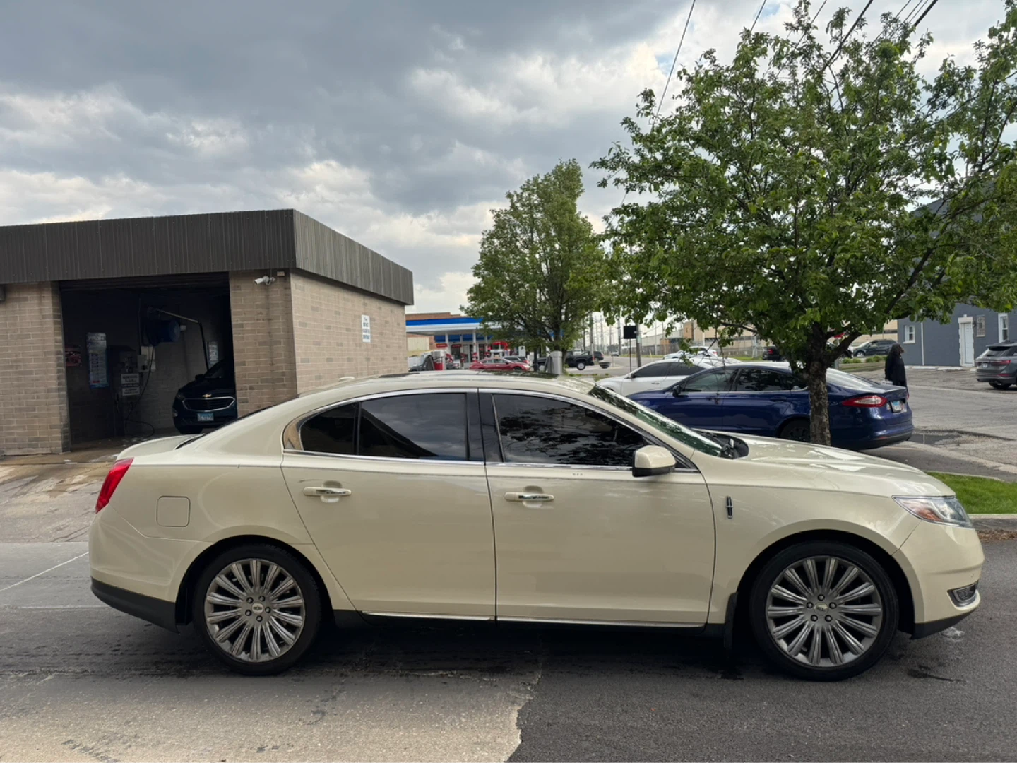 2014 Lincoln MKS · Sedan 4D - photo 2