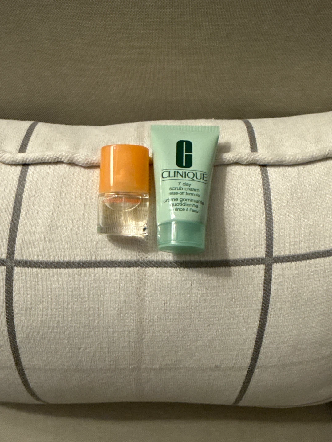 Clinique travel size ‘7 Day Scrub’ & Clinique Happy 1oz