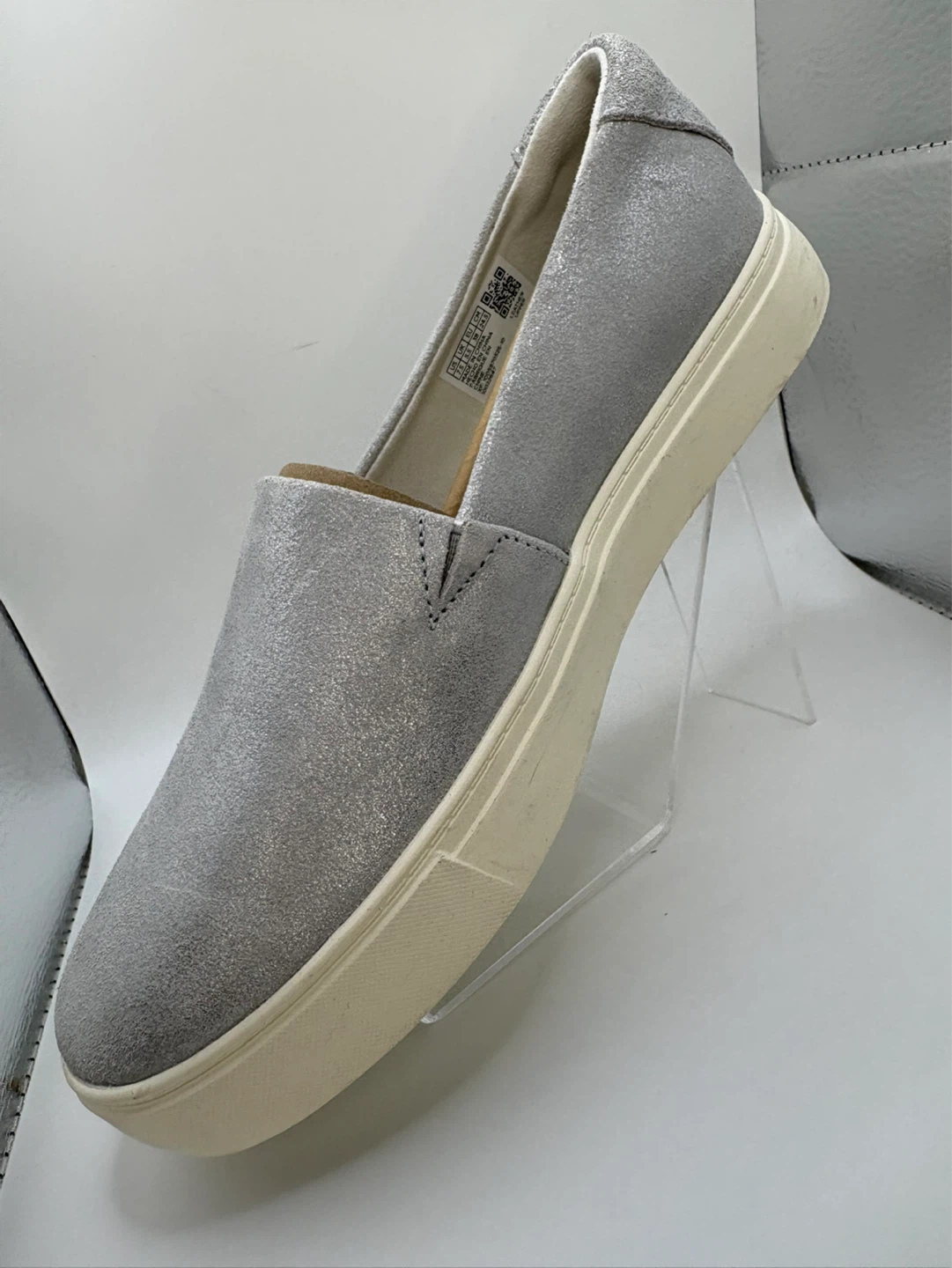 7.5 - NEW in BOX, TOMS Slip-On Sneakers - Silver Metallic Suede - photo 3