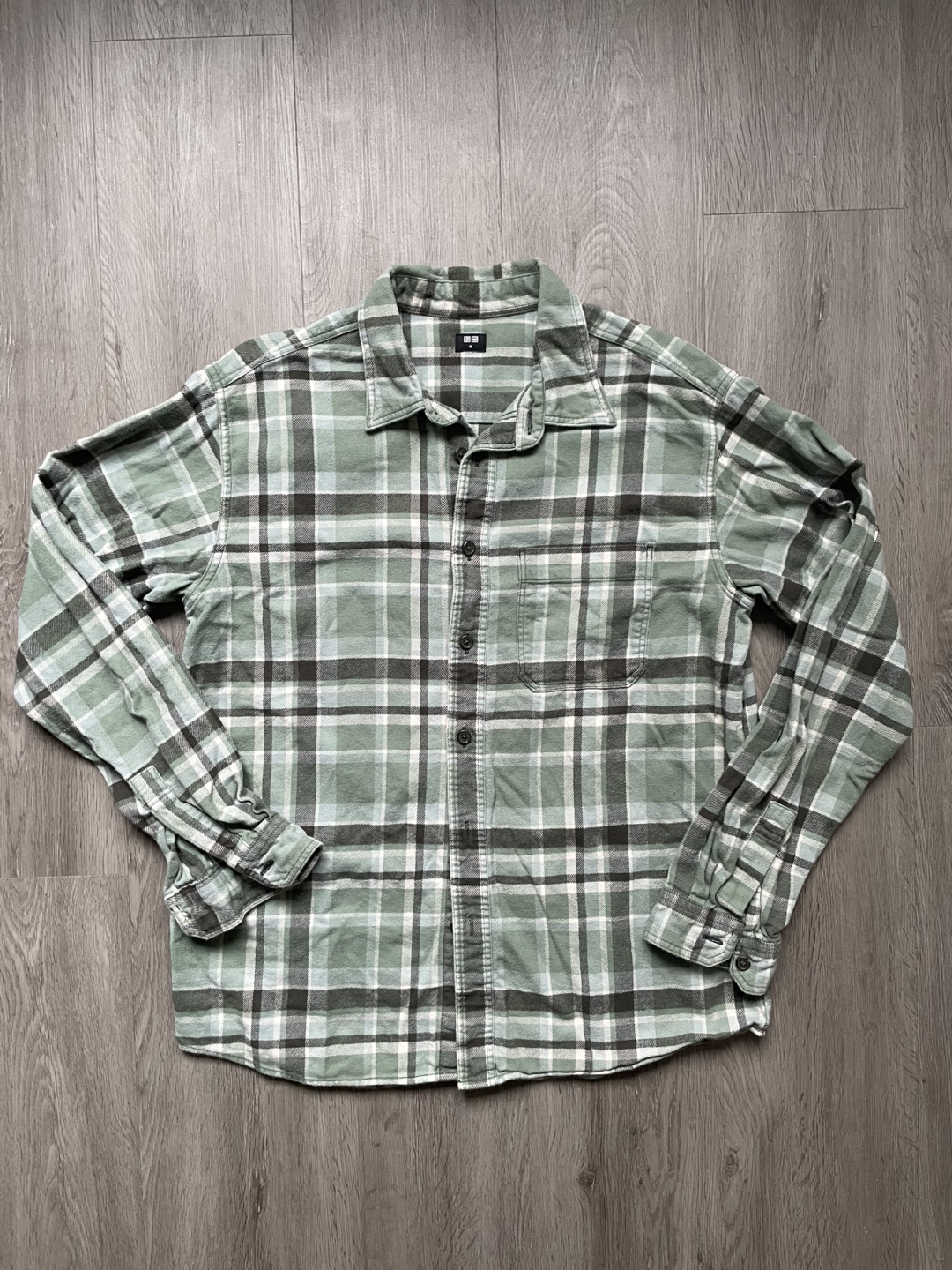UNIQLO Flannel Plaid Button-Up Shirt - Medium
