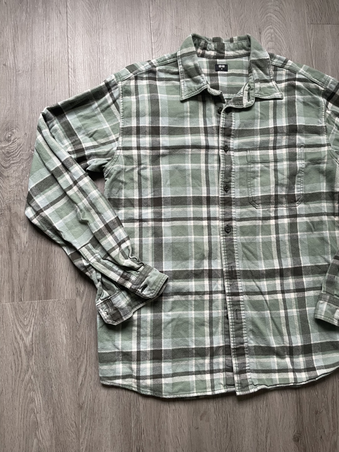 UNIQLO Flannel Plaid Button-Up Shirt - Medium - photo 3