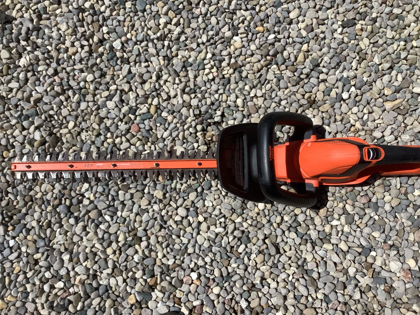 Black+Decker 20V Hedge Trimmer - photo 2