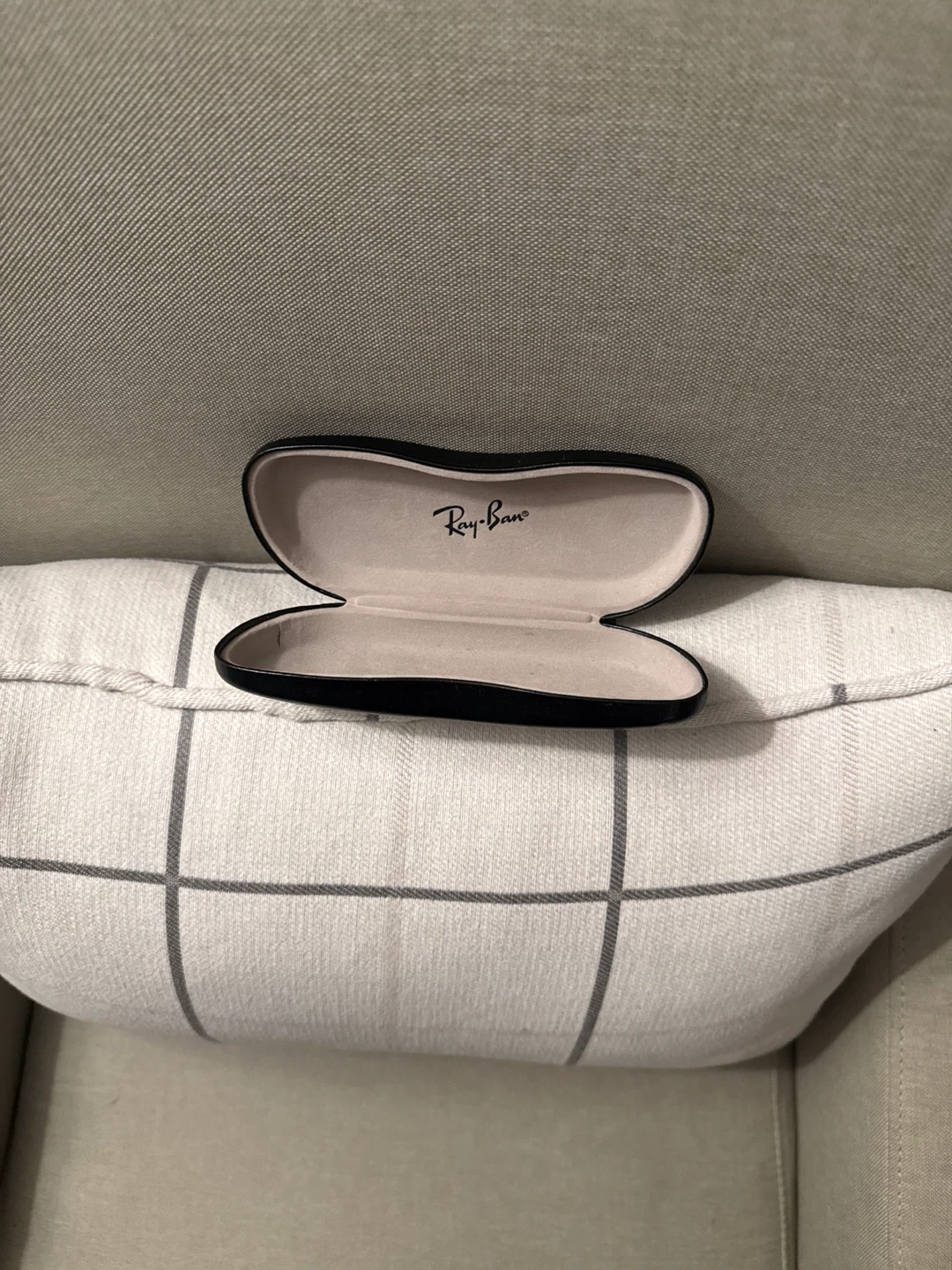 Ray-Ban Hard Shell Eyeglass Case