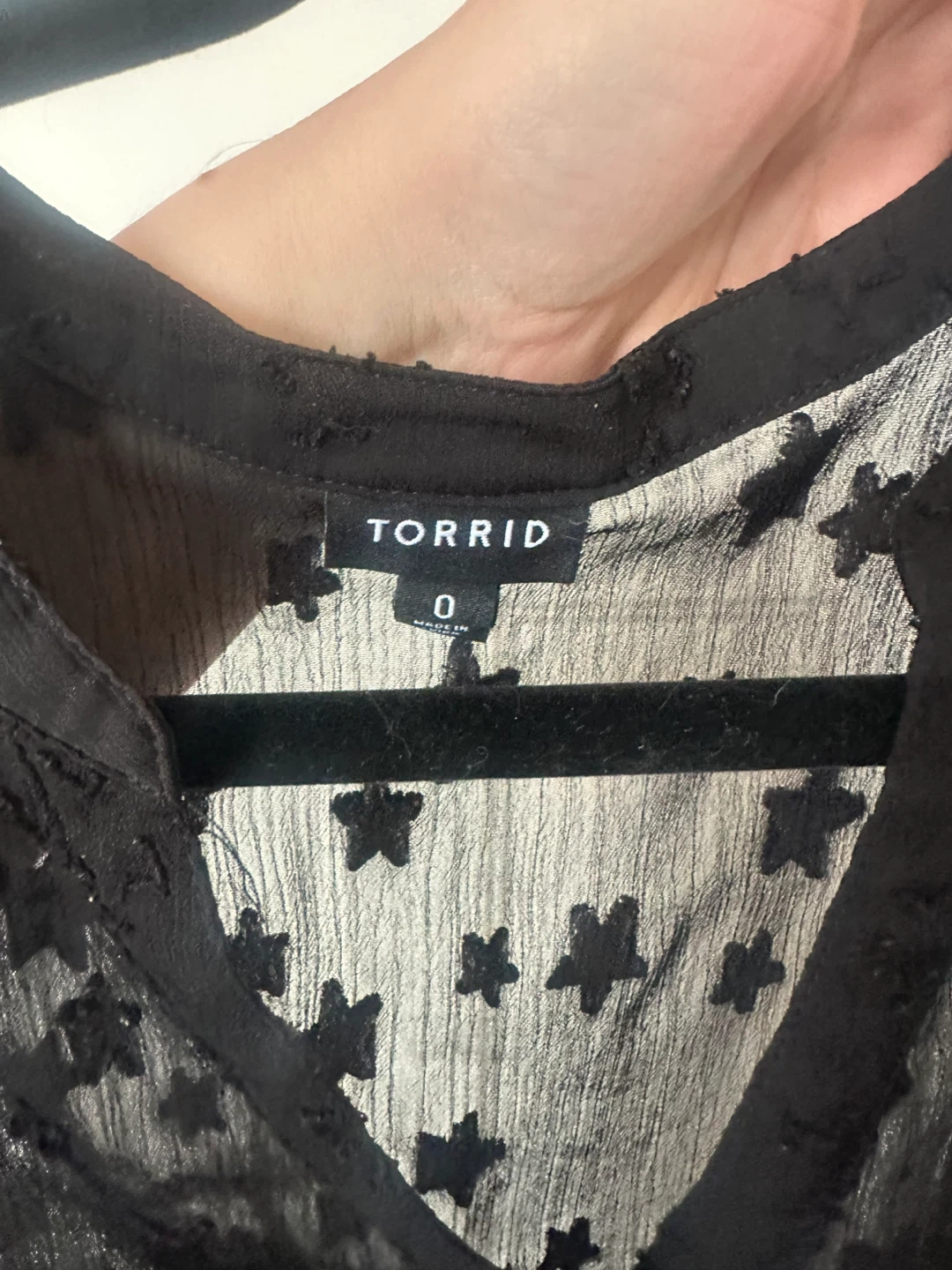 Torrid Black Star Burnout Sleeveless Blouse Size 0 - photo 3