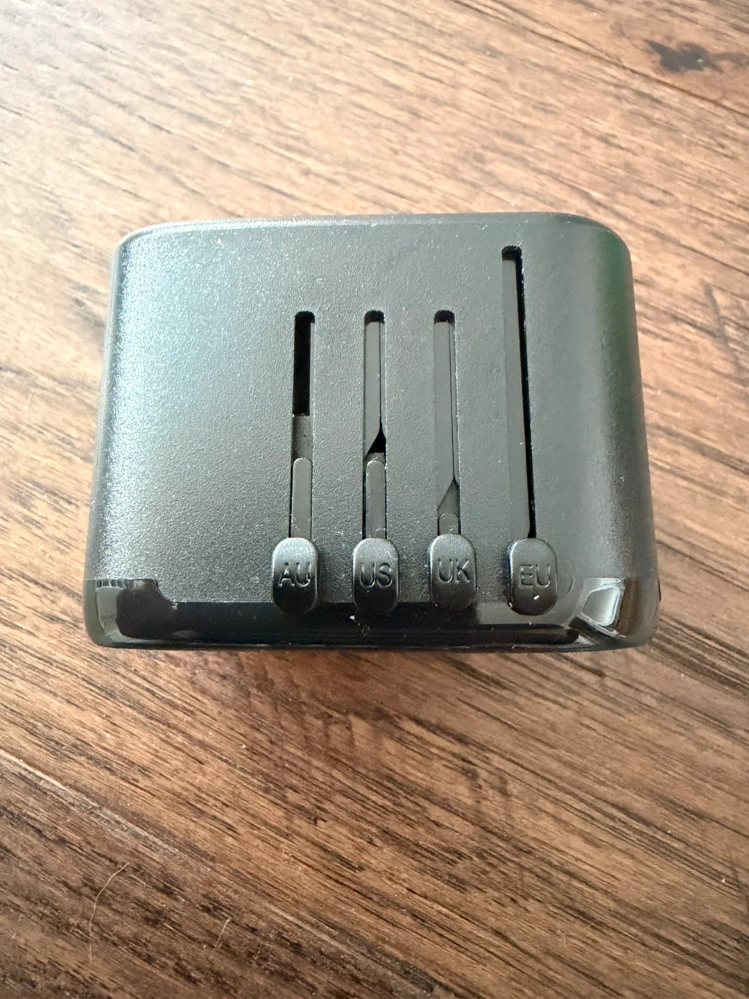 Vylee Universal Travel Adapter with USB Ports - photo 3