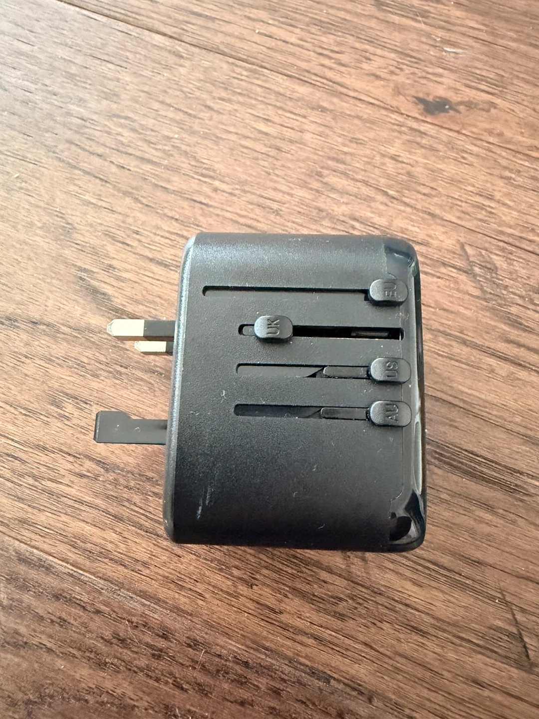Vylee Universal Travel Adapter with USB Ports - photo 5
