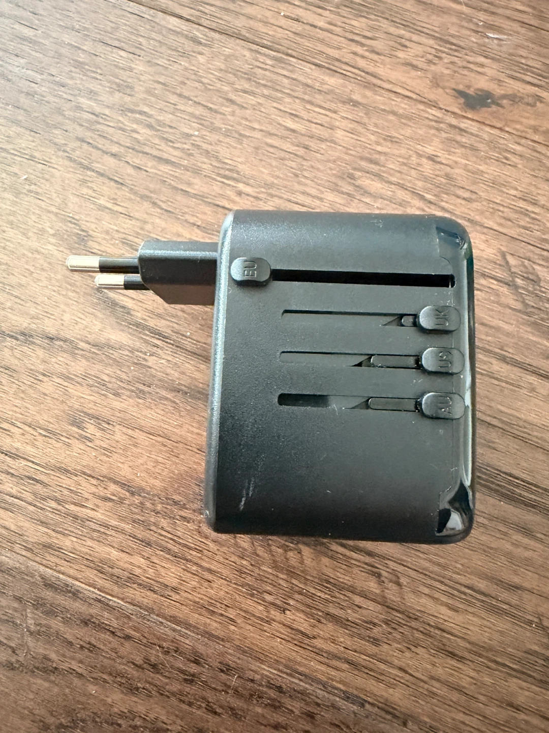 Vylee Universal Travel Adapter with USB Ports - photo 4