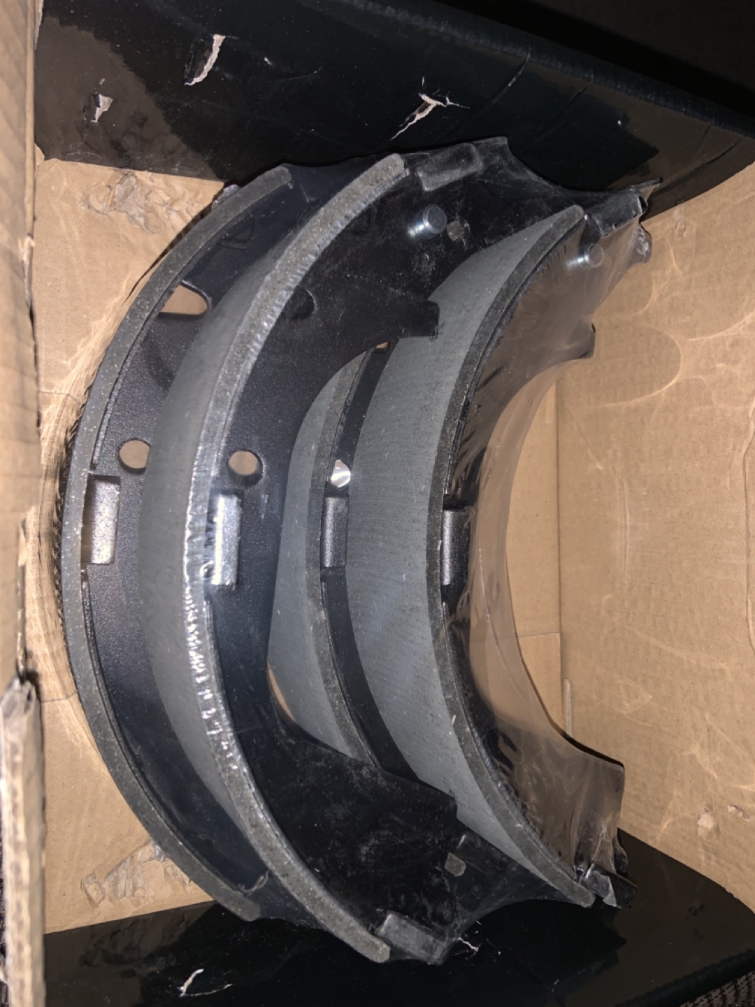 TOP QUALITY Brake Shoes- Chevrolet Silverado or 1500 GMC Sierre - photo 2