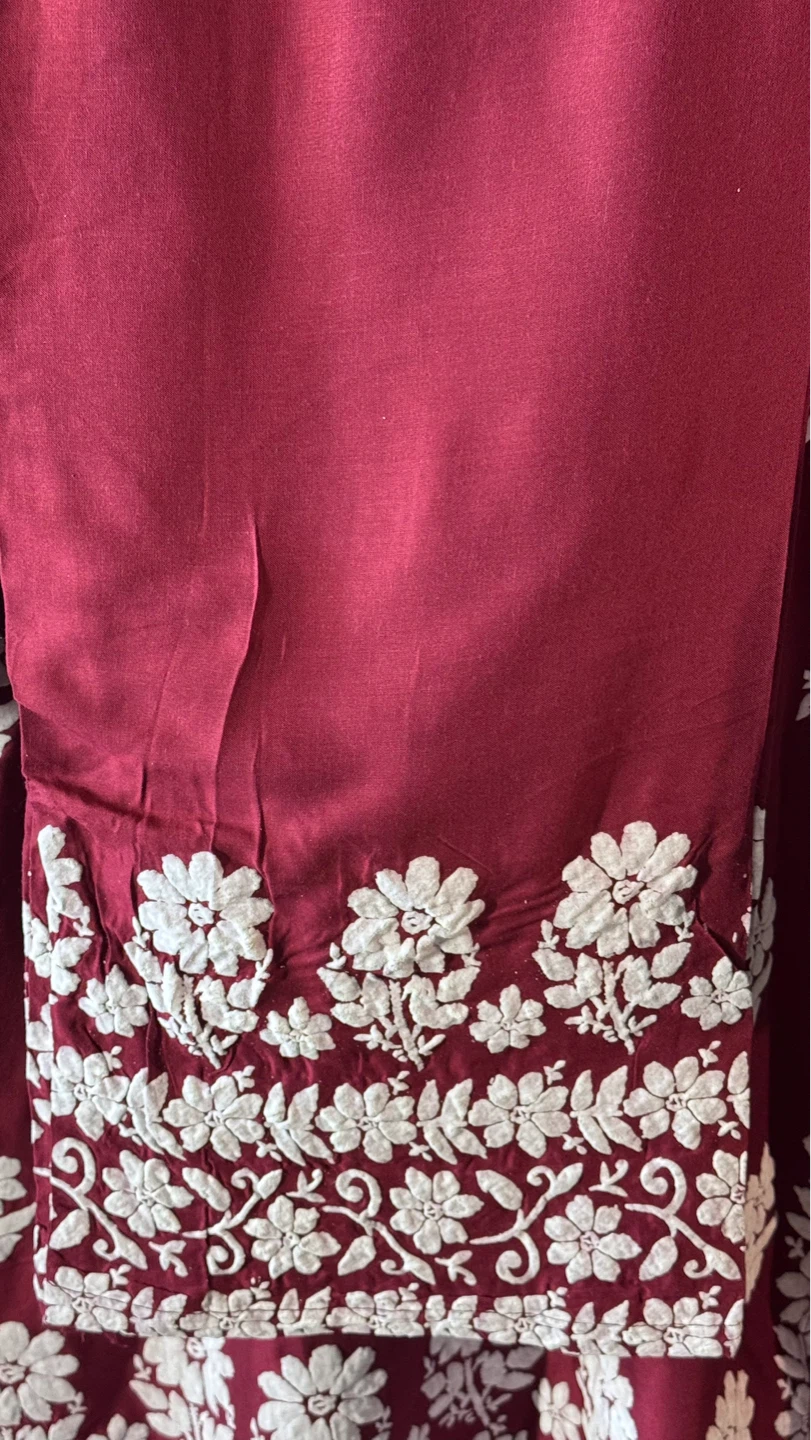 Maroon Kurti with White Embroidery and Pants Set - photo 4