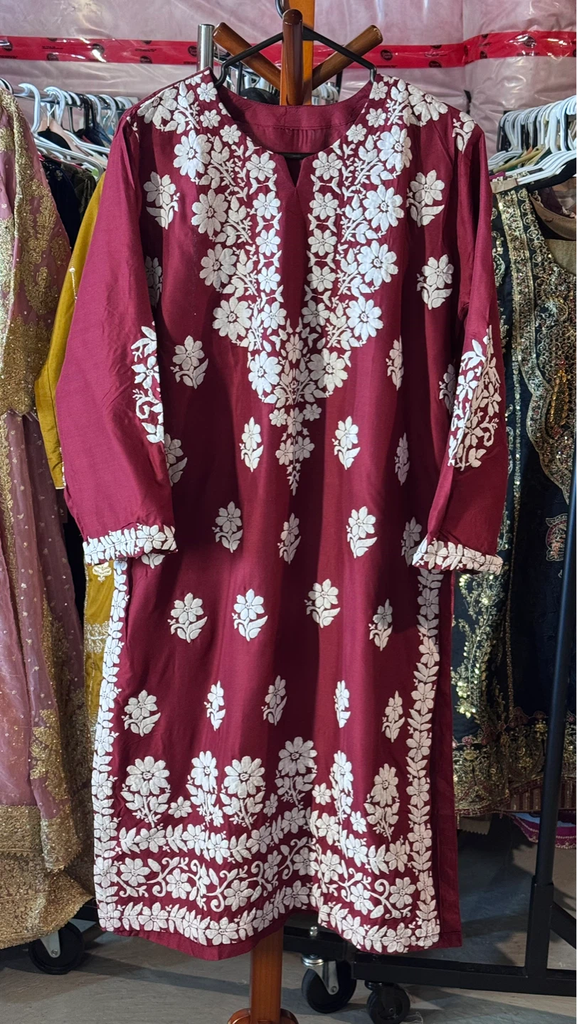 Maroon Kurti with White Embroidery and Pants Set - photo 2