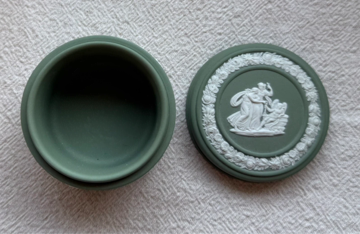 Vintage Wedgwood Trinket Box - Green - photo 5
