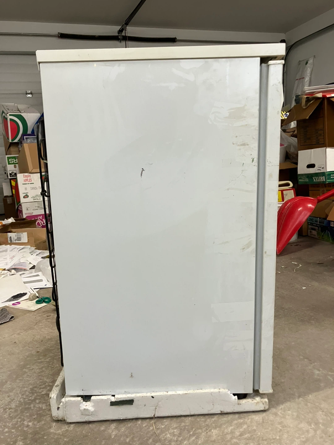 Danby Diplomat Series White Fridge - photo 5