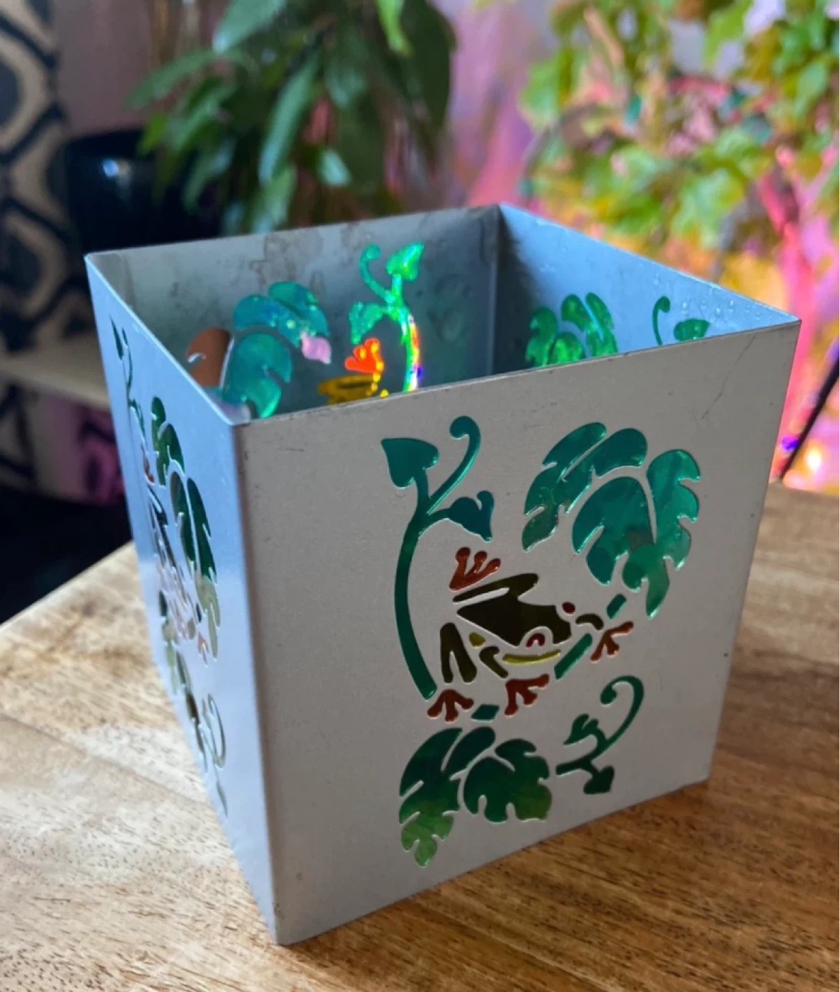 Rainforest Tree Frog and Leaf Tea Light Holder - photo 2