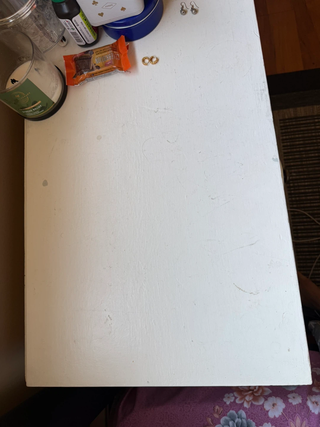 Table without items - photo 2