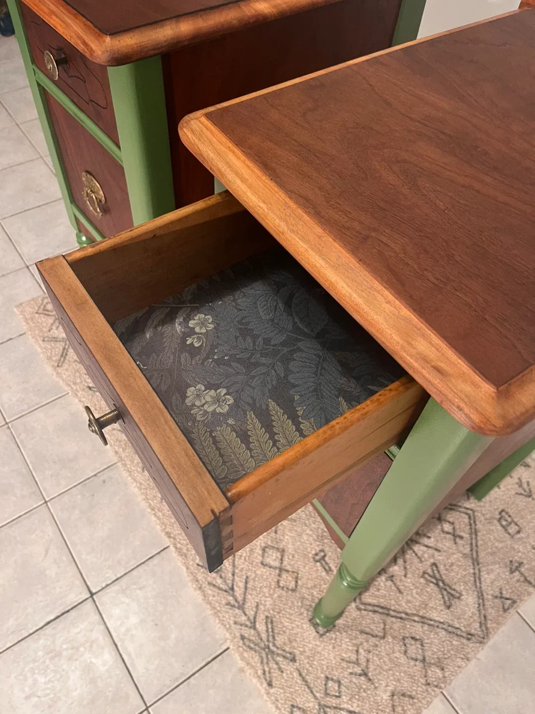 Gorgeous Set of Nightstands - photo 4