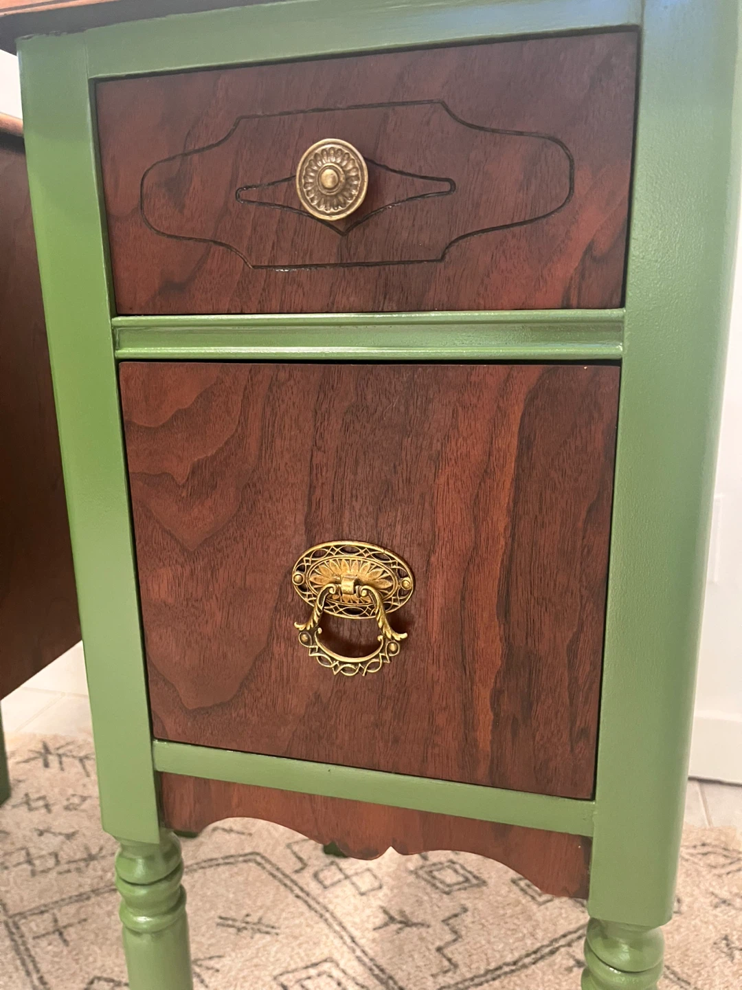 Gorgeous Set of Nightstands - photo 3