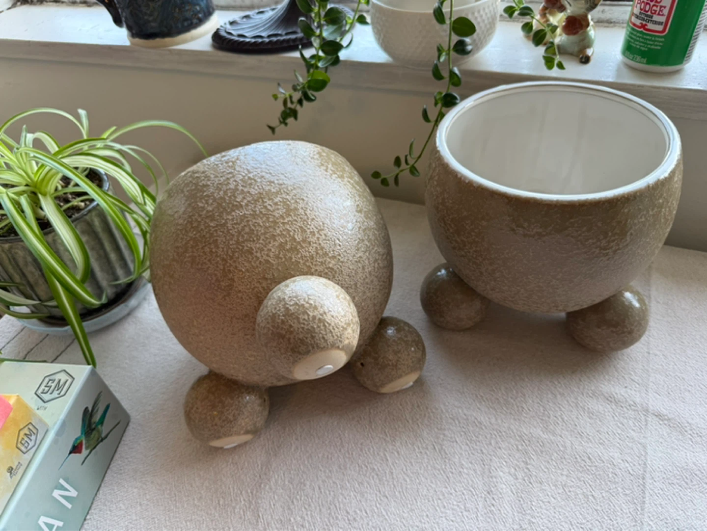 2 Round Ball-Shaped Plant Pots - photo 2