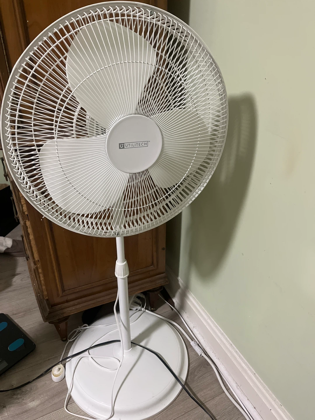 Utilitech White Fan