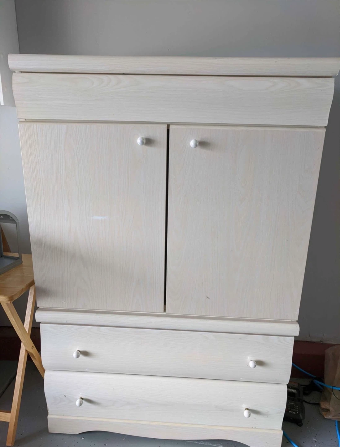 Cabinet armoire