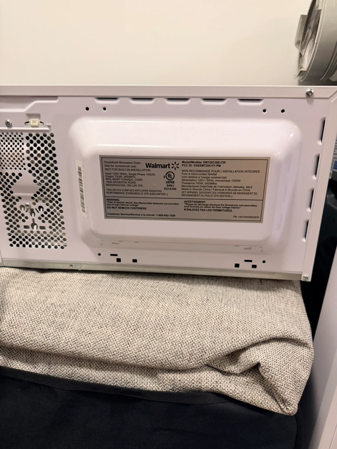 Hamilton Beach 0.7 Cu. Ft. White Microwave - photo 2