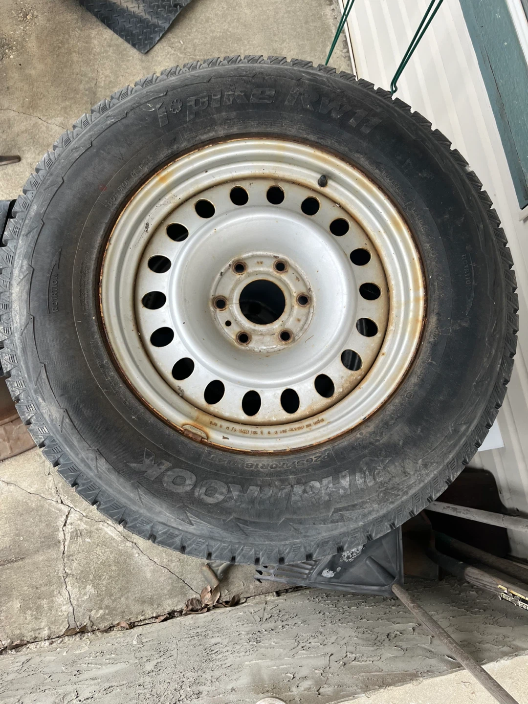 Hankook Winter Tire P265/70R18