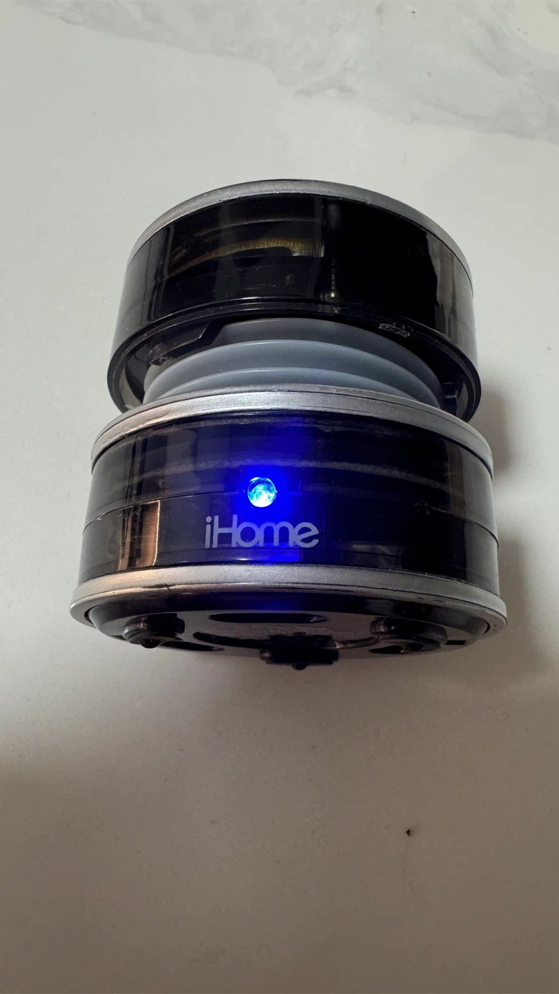 iHome IHM60 Rechargeable Mini Speaker - photo 2
