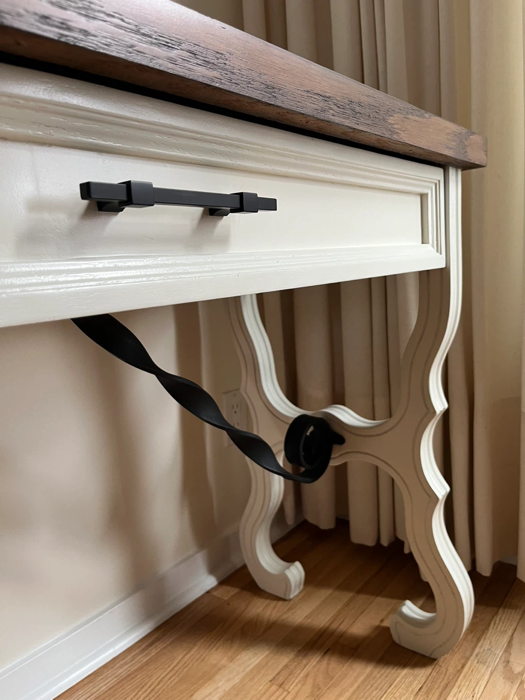 Fresh & Neutral Console Table - with Drawer! - photo 4