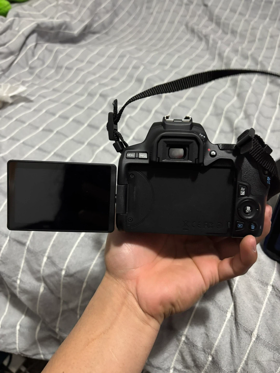 Canon EOS Rebel SL3 DSLR Camera with 18-55mm Lens - photo 4