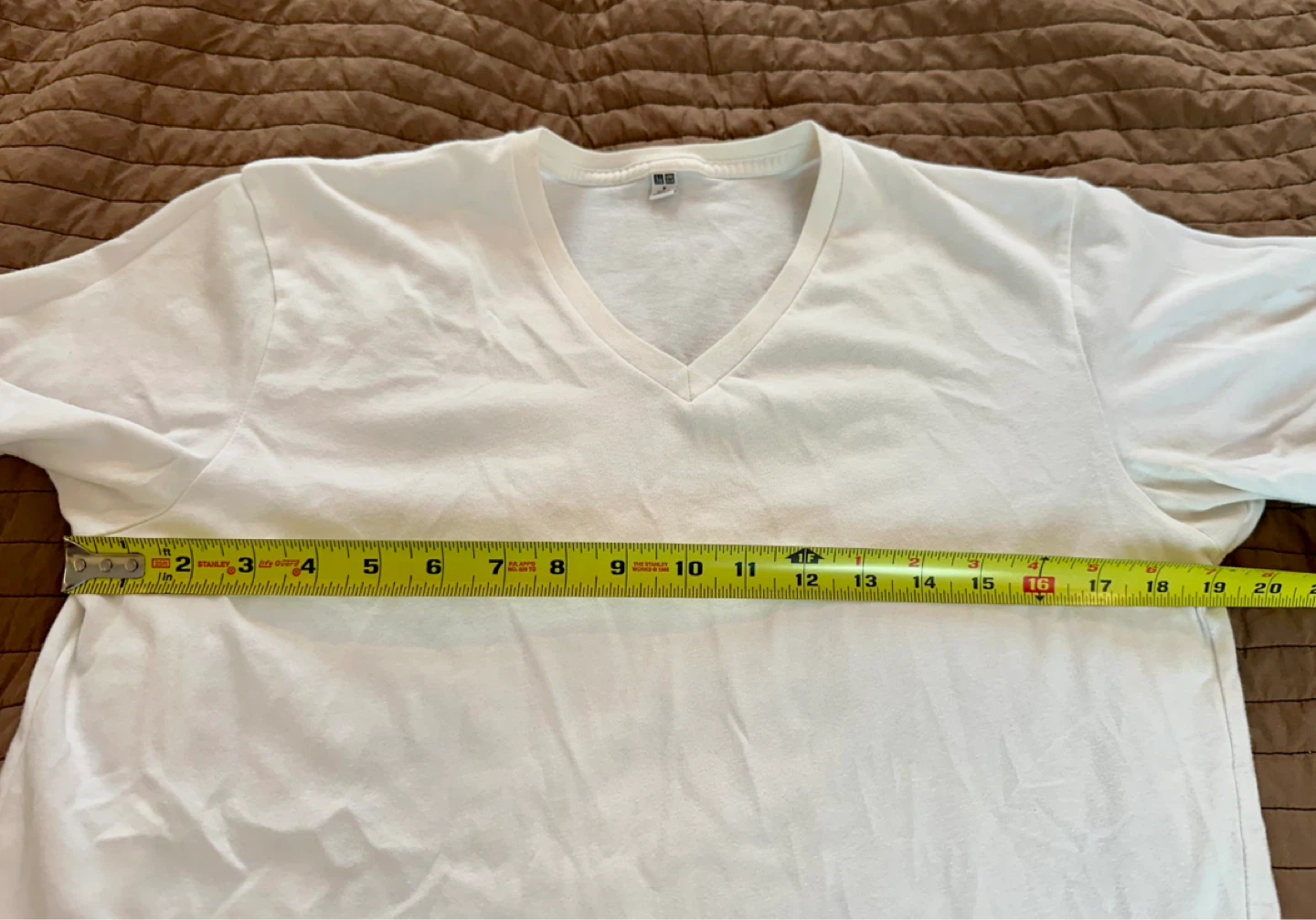 M Men’s Uniqlo White V-Neck T-Shirt - photo 3