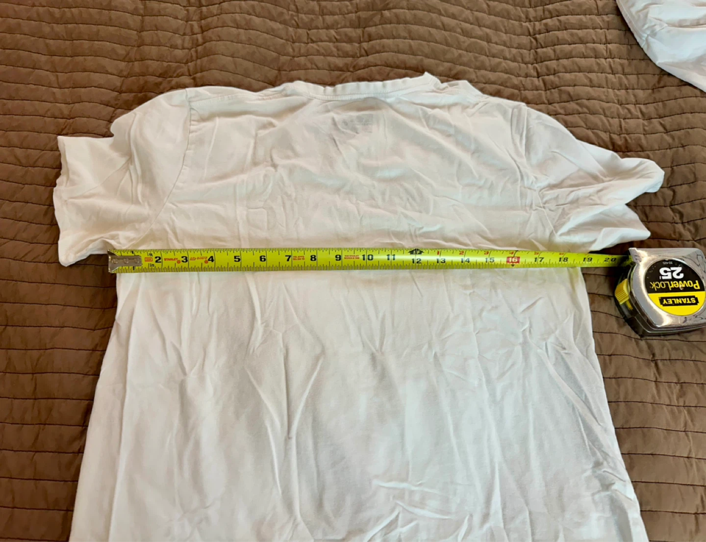 M Men’s Uniqlo White V-Neck T-Shirt - photo 4