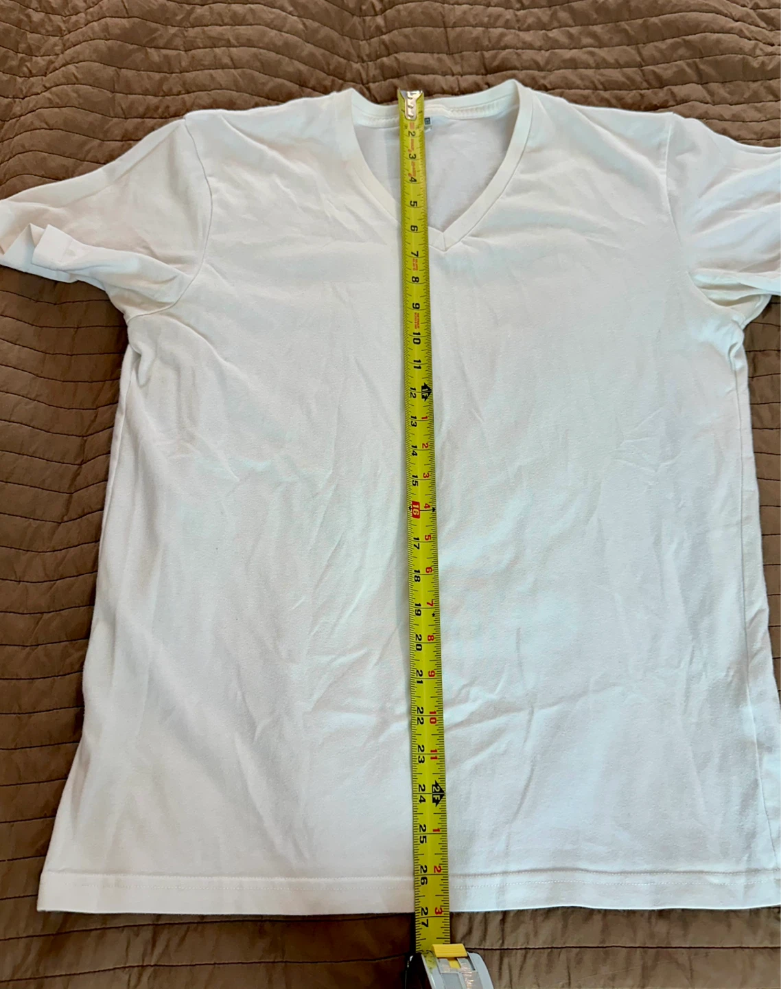 M Men’s Uniqlo White V-Neck T-Shirt - photo 2