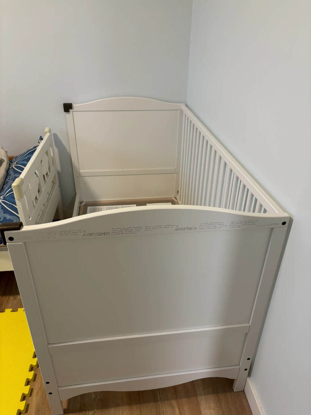 IKEA SMÅGÖRA Crib c/w mattress and sheet - photo 3
