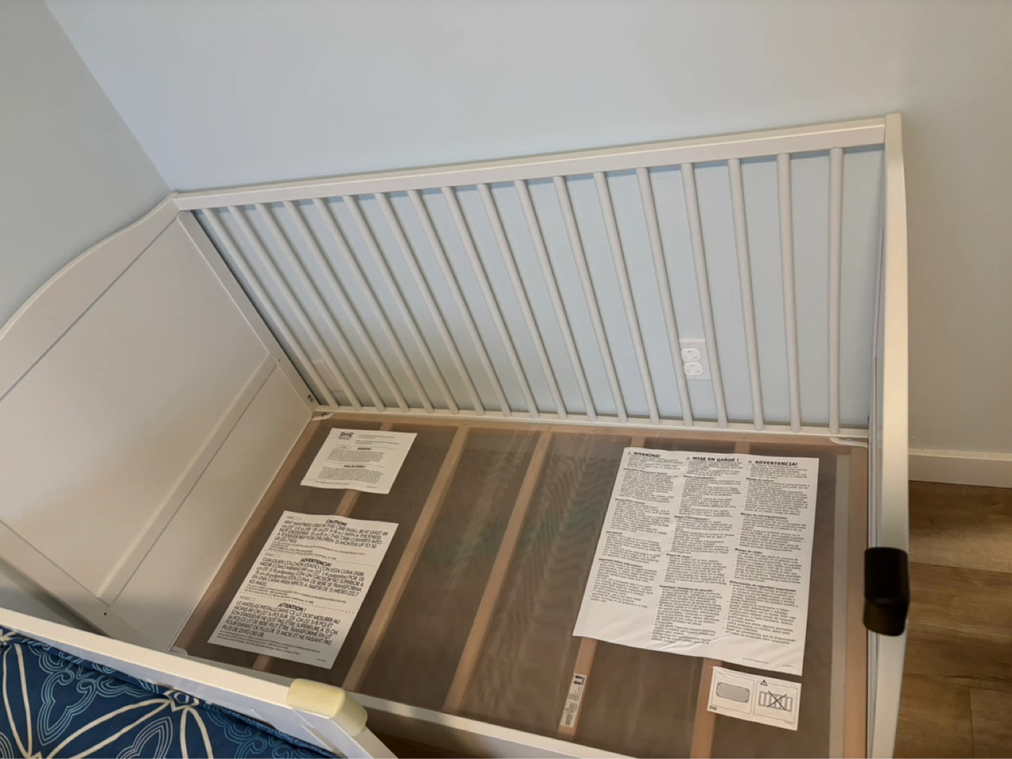 IKEA SMÅGÖRA Crib c/w mattress and sheet - photo 4
