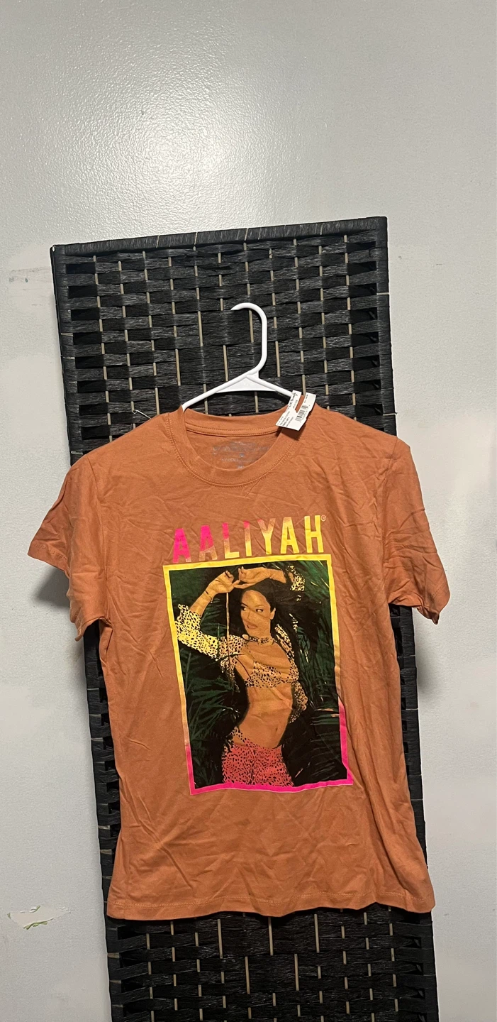 AALIYAH Graphic T-Shirt size M