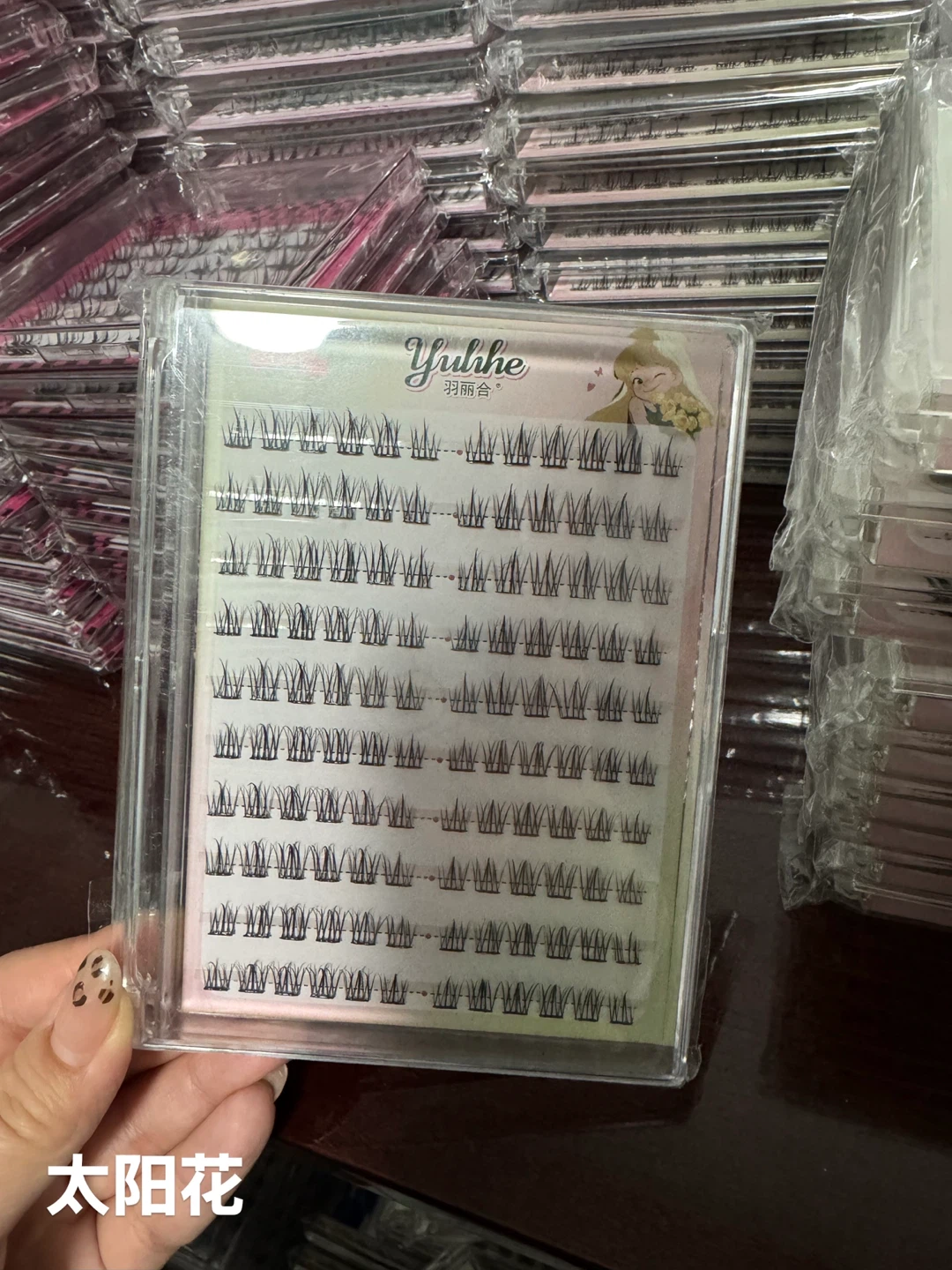 false eyelashes - photo 2
