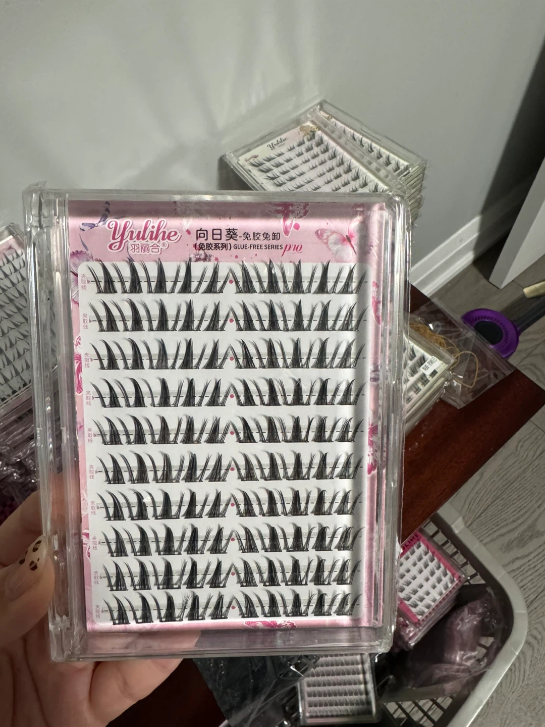 false eyelashes - photo 3