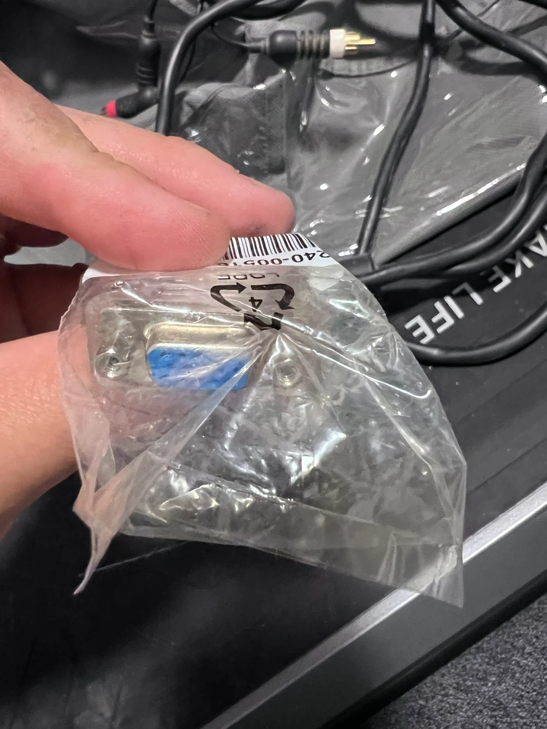 DVI to VGA Adapter - photo 3