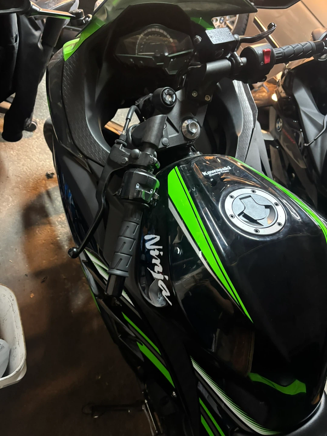 Kawasaki Ninja EX300 - photo 4