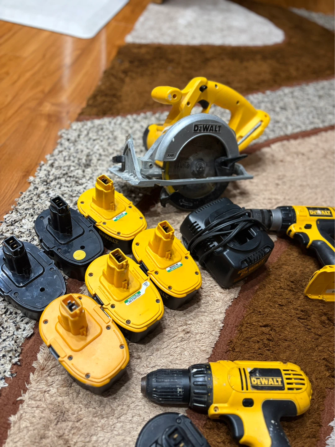 DeWalt Cordless Power Tool Set with Batteries & Charger - photo 3