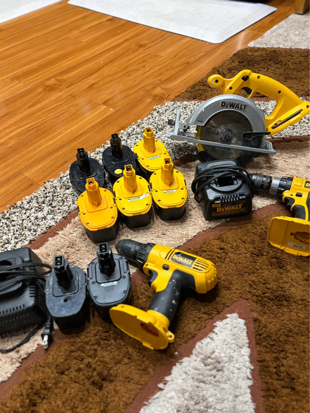 DeWalt Cordless Power Tool Set with Batteries & Charger - photo 2