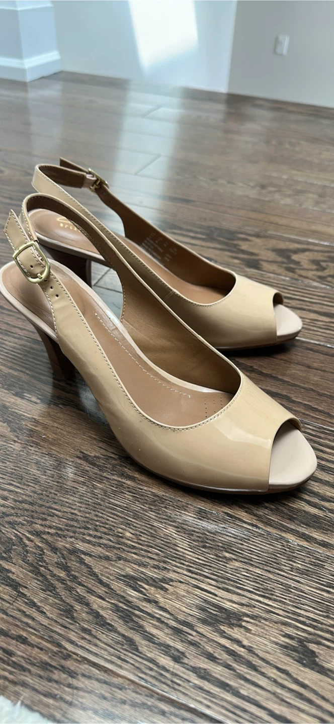 Clarks Women's Beige Slingback Heels - Size 9