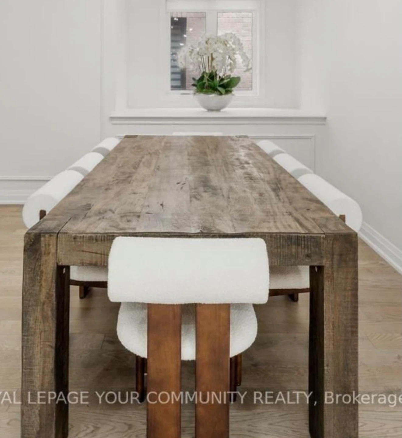 New Wooden Dining Table with 8 Bouclé Chairs - photo 2