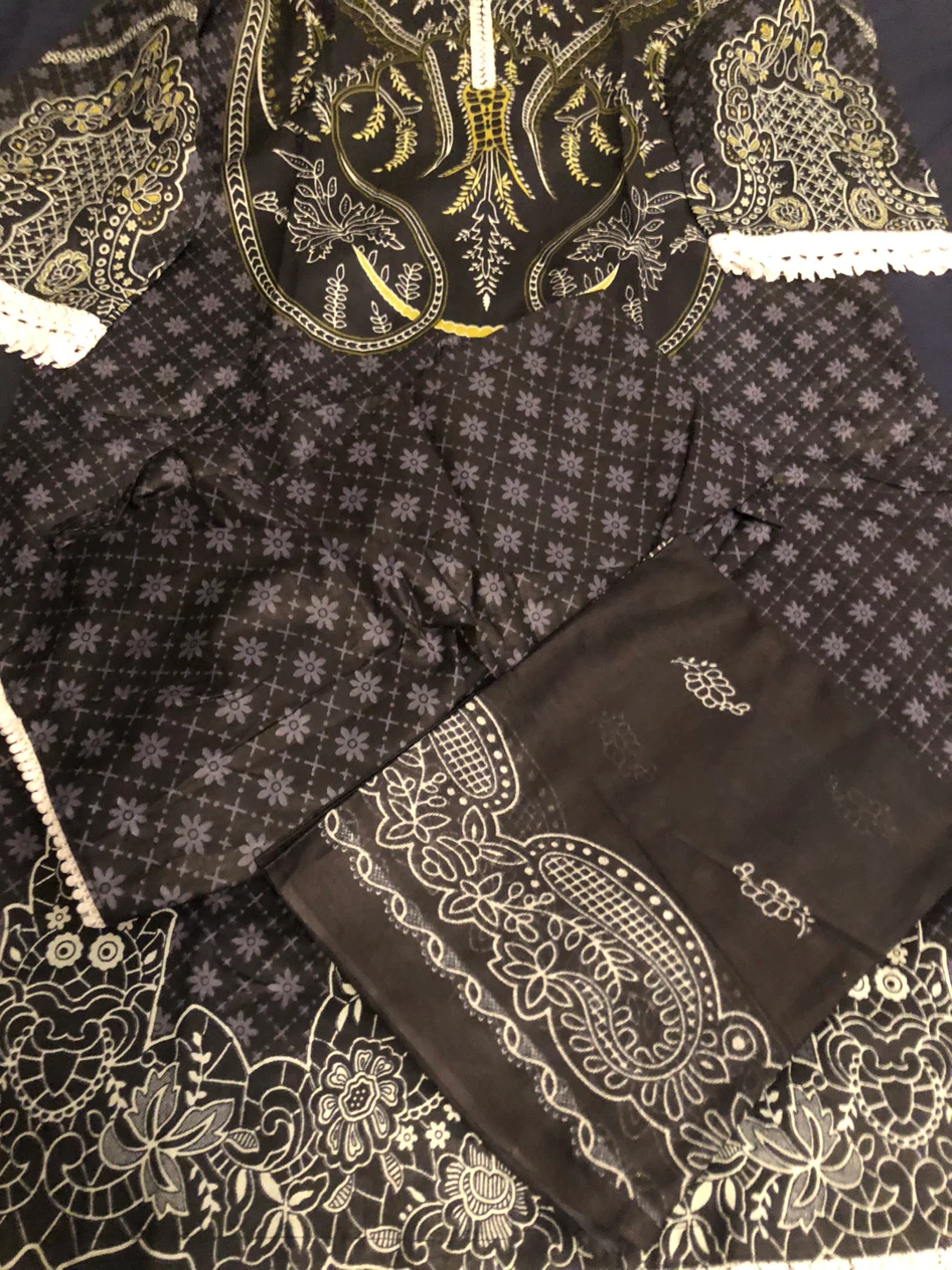 Printed Lawn 3 Piece Suit - photo 5