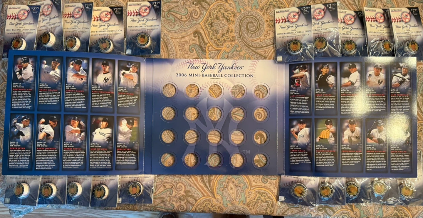 New York Yankees Collection Pins & Medallions - photo 4