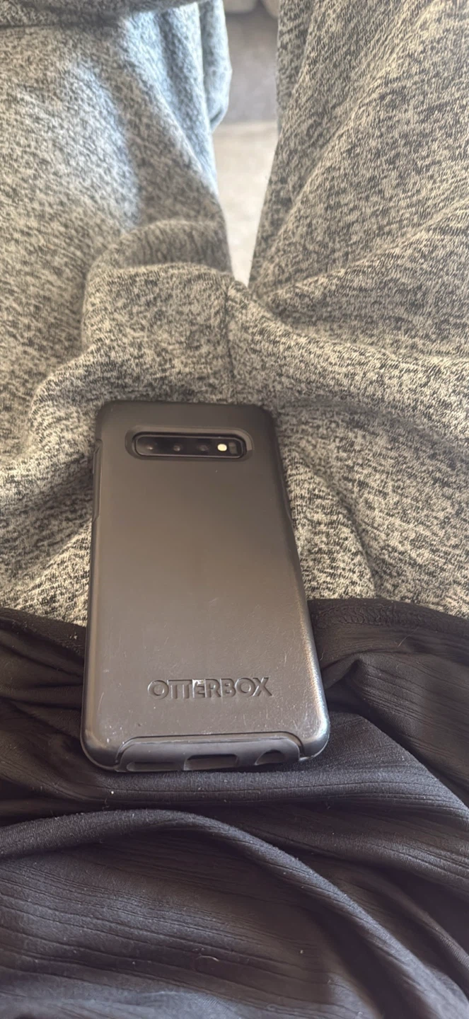 Samsung Galaxy S10+ with Otterbox Case