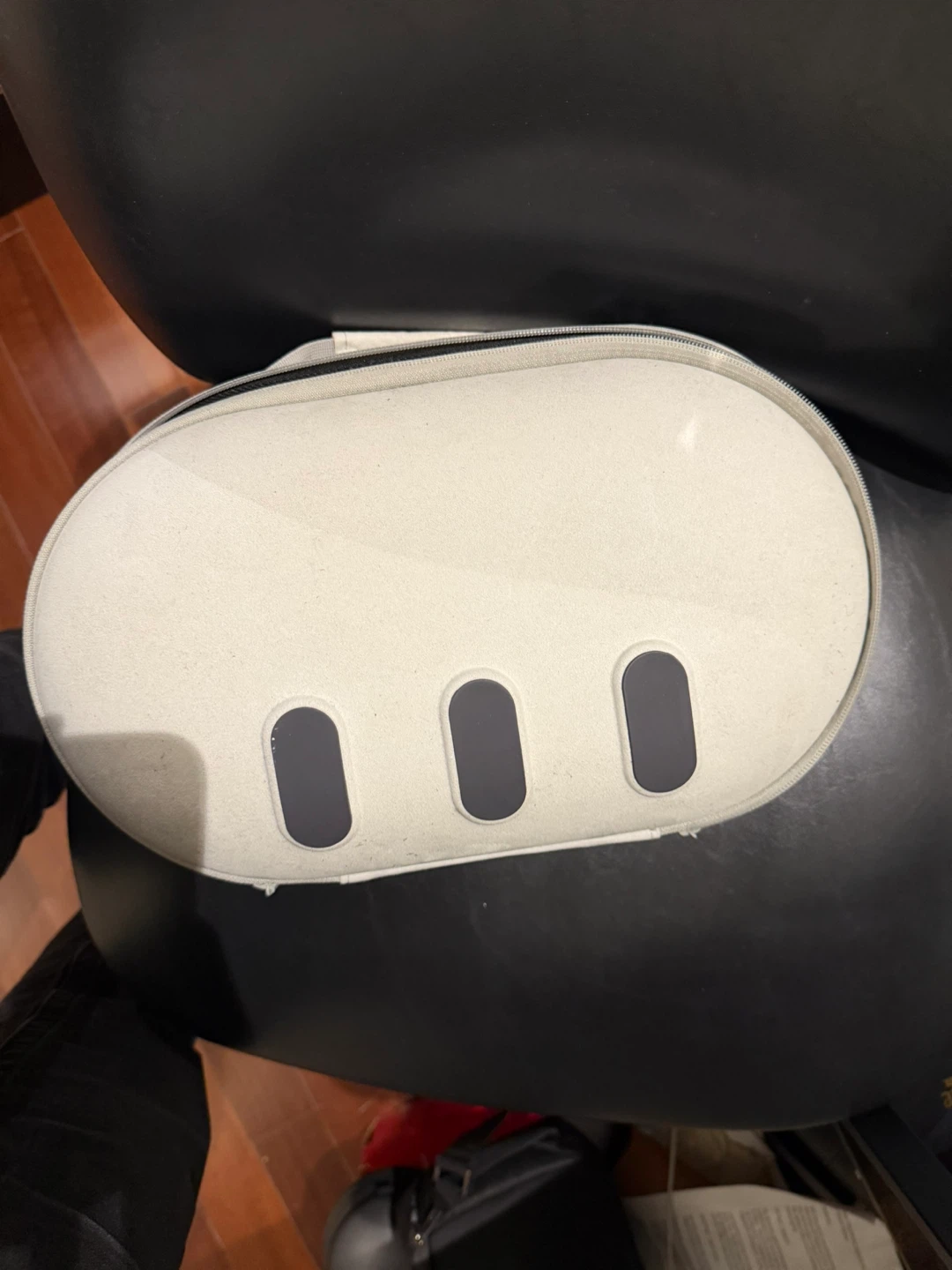 Meta Quest 2 VR Headset with Carrying Case - photo 2